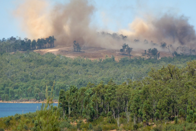 Explosions for bauxite mining close to Serpentine Dam